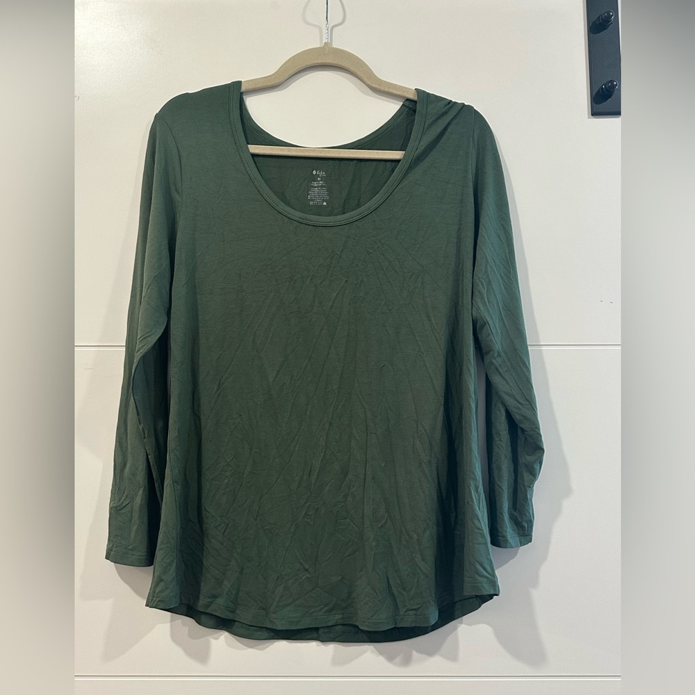 Kyte Living Women's Olive Green Long-Sleeve Scoop Neck Top